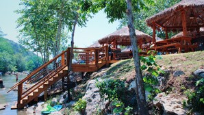 Property grounds - Son's Guadalupe Glamping Tent E (New Braunfels)