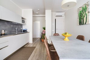 Unclassified image, 5 of 27, button