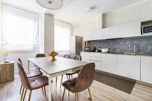 Unclassified image, 4 of 27, button