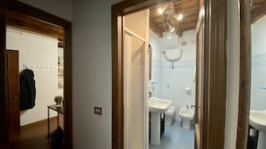 Shower, free toiletries, hair dryer, bidet - Chiasso degli Armati (Firenze)