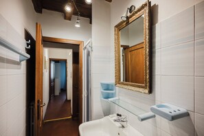 Shower, free toiletries, hair dryer, bidet - Chiasso degli Armati (Firenze)