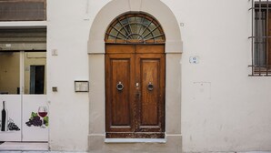 Exterior detail - Chiasso degli Armati (Firenze)