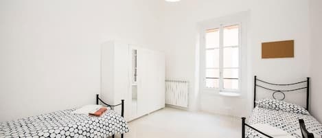 4 Schlafzimmer, Bügeleisen/Bügelbrett, kostenloses WLAN, Bettwäsche