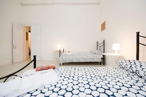 5 bedrooms, iron/ironing board, free WiFi, bed sheets