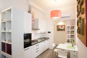 Kühlschrank, Ofen, Herdplatte, Geschirrspüler