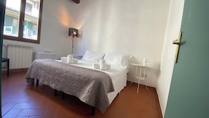 2 Schlafzimmer, BĂŒgeleisen/BĂŒgelbrett, kostenloses WLAN, BettwĂ€sche