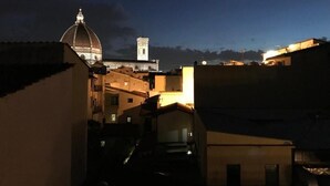 A nighttime cityscape with a prominent dome and tower. - Alfani second floor - Three Bedroom Apartment, Sleeps 5 (Firenze)