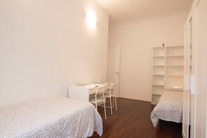 5 bedrooms, iron/ironing board, free WiFi, bed sheets