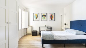 A bedroom with a bed, a desk, and three framed artworks on the wall. - Faenza 73 - Three Bedroom Apartment, Sleeps 5 (Firenze)