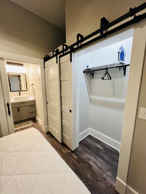 1 chambre, fer et planche à repasser, Wi-Fi gratuit, draps fournis