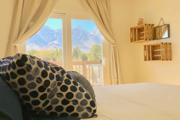 4 bedrooms, desk, free WiFi, bed sheets