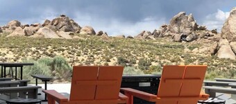 >>MAGICAL property on 5 acres in the Alabama Hills