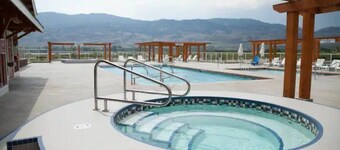 Kannen Cove 5 Bedroom Lake Cottage