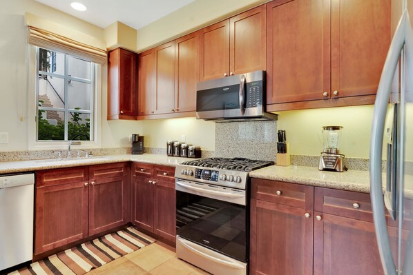 Coffee/tea maker, fridge, microwave, oven