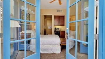 1 bedroom, desk, iron/ironing board, WiFi