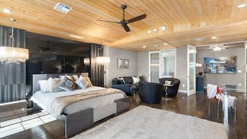 4 bedrooms, desk, iron/ironing board, WiFi
