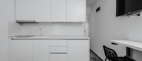 Fridge, stovetop, electric kettle, cookware/dishes/utensils