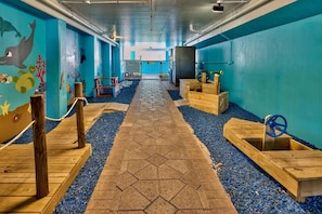 Children’s area - Snow Birds! On the beach! Views! Next to Boardwalk!! (Fort Walton Beach)