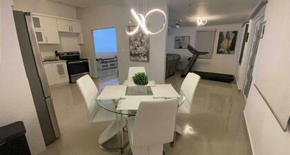 Comfy modern house near airport & beach