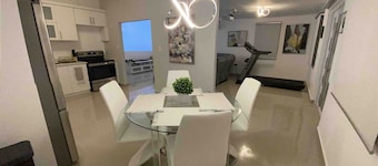 Comfy modern house near airport & beach