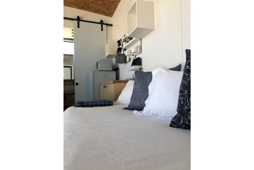 NEW "TINY" HOME w/ expansive views of the Sierras Lone Pine Vrbo