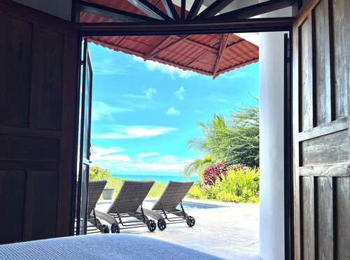 Your own house in the jungle, 5 minutes from the beach!