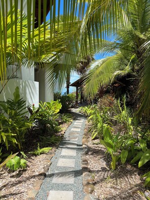 المنطقة المحيطة بالمنشأة