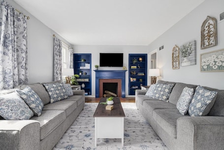 TV. Single-Level Kingsport Home · Sleeps 6 · Pets OK