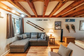 Smart TV y chimenea 