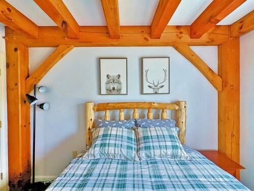 Newly Renovated/Furnished Condo, just 3 min to Sunday River!