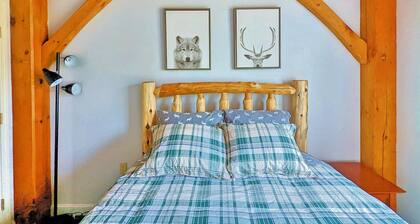 Newly Renovated/Furnished Condo, just 3 min to Sunday River!