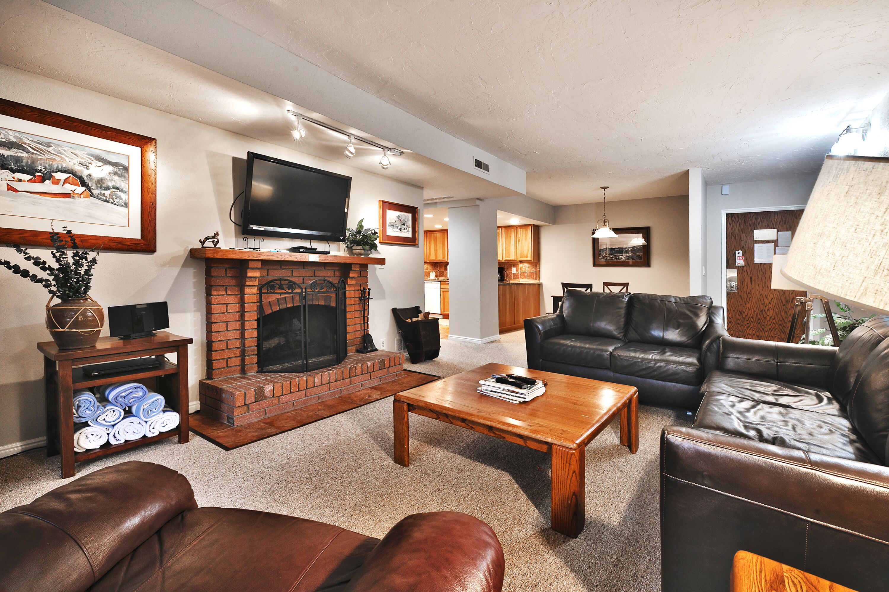 Walk to Main Street, Community Pool and Hot Tub! Great Location, Private Balcony!