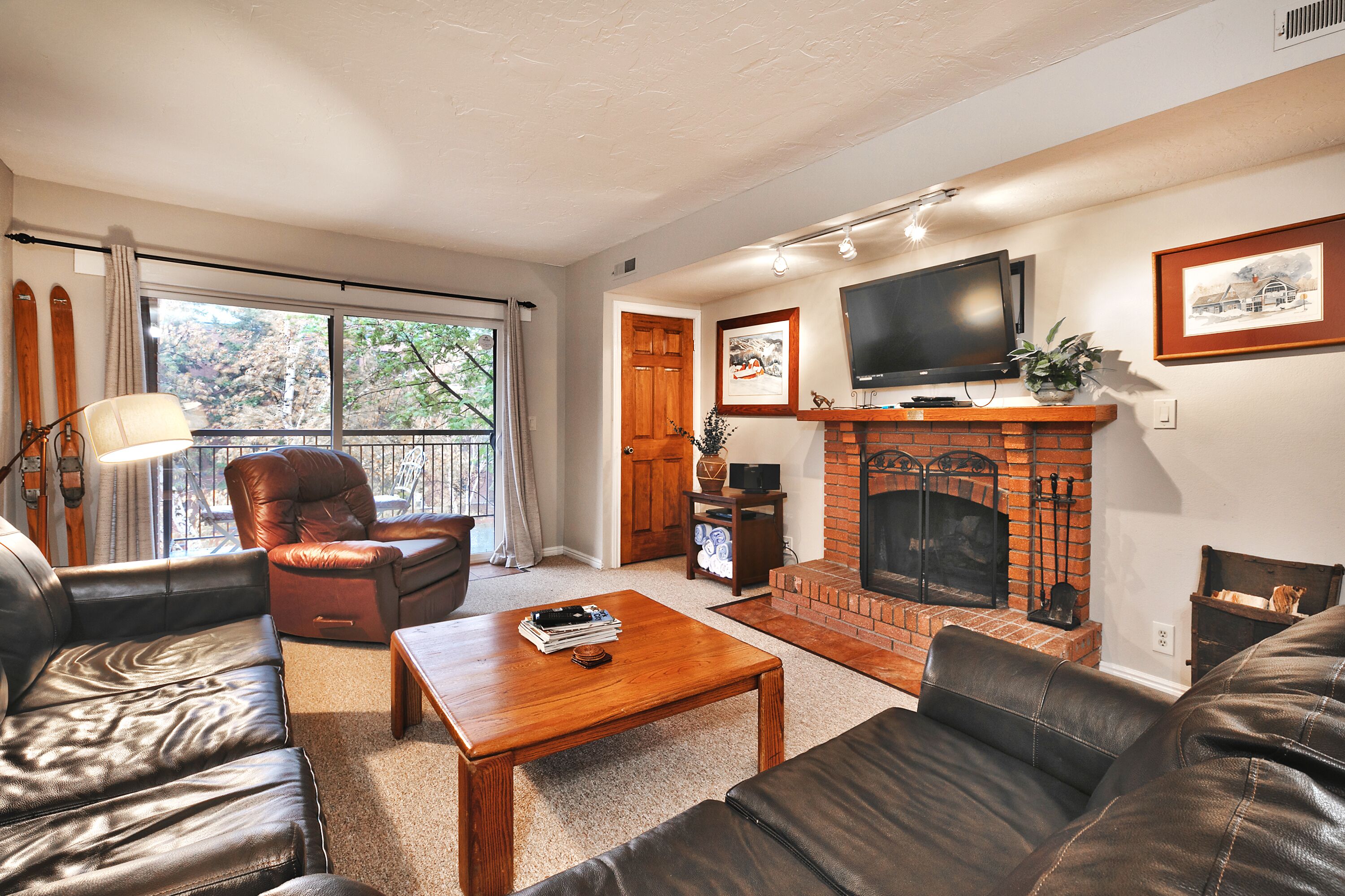 Télévision, cheminée