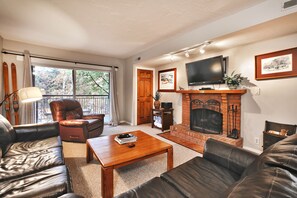 Télévision, cheminée