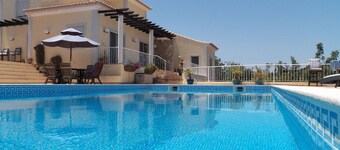 Escape & Unwind in Elegance with Large Private Pool & Amazing Views (Free Wi-Fi)