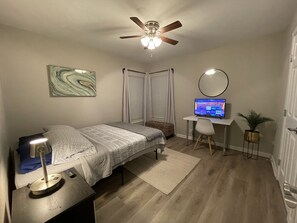 2 chambres, bureau, fer et planche à repasser, accès au Wi-Fi (inclus)