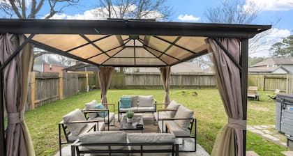 IAH Place-3/2 w a patio-sleeps 8+