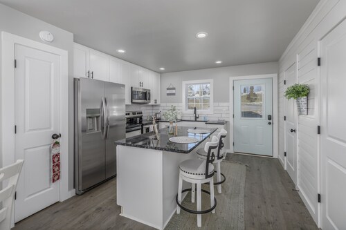 Beautiful Cherokee Lake Cozy Cottage 2 bed - 2 1/2 Bath, all new!