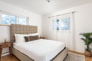 5 bedrooms, desk, iron/ironing board, free WiFi - EXPLORE CO-Central fam home with large backyard! (Arvada)