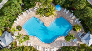 Piscina all'aperto, una piscina riscaldata
