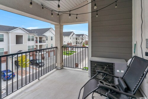 Beautiful 3 bed 2 bath, Lakeside Condo