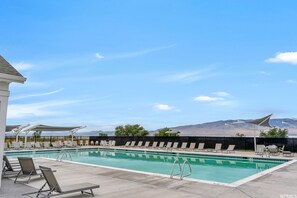 Pool - Beautiful 3 bed 2 bath, Lakeside Condo (Orem)