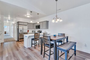 Dining - Beautiful 3 bed 2 bath, Lakeside Condo (Orem)