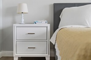 Basic-Zimmer | Hochwertige Bettwaren, laptopgeeigneter Arbeitsplatz, kostenloses WLAN