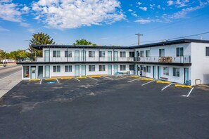 Exterior - The Mint Motel (Rock Springs)