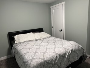 2 bedrooms, iron/ironing board, WiFi, bed sheets - Adorable And Cozy 2 Bedroom Space @ Brighton (Saskatoon)