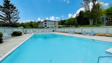 Piscine extérieure, piscine chauffée