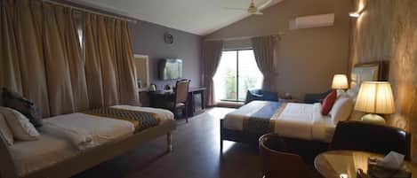 Minibar, free WiFi, bed sheets