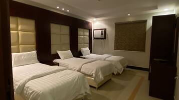 Familienapartment, 3 Schlafzimmer, Küche, zum Innenhof hin | 4 Schlafzimmer, hochwertige Bettwaren, Tempur-Pedic-Betten, Minibar