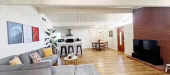 New Renovated 3BD/2BA House(1K Mbps Wifi, Netflix,Pet-friendly)